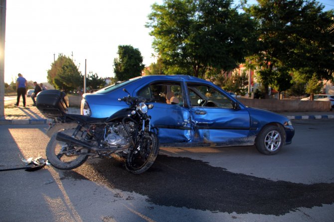 Sivas'ta trafik kazası: 3 yaralı