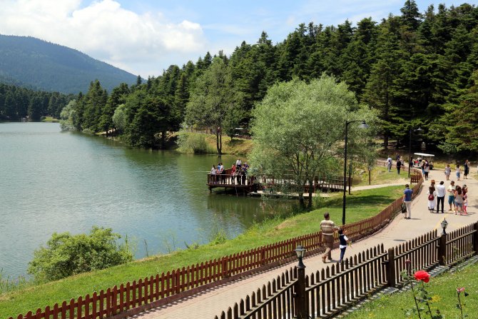 Abant ve Gölcük Tabiat Parkı'na yoğun ilgi