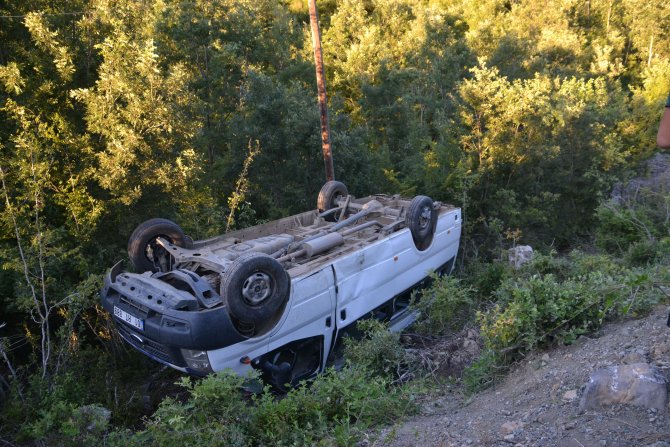Kahramanmaraş'ta minibüs şarampole devrildi: 14 yaralı