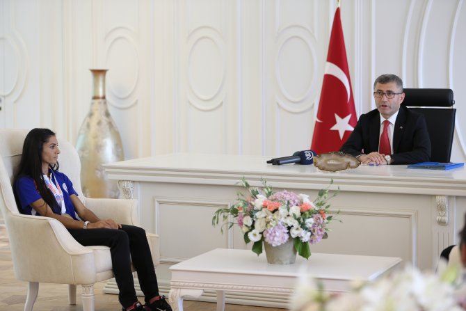 Üsküdar Belediyesinden Özlem Kaya'ya ödül