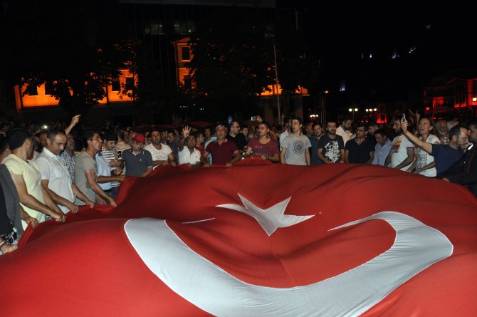 İstanbul ve Ankara'daki askeri kalkışmaya tepkiler
