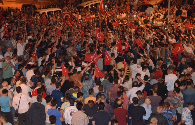 Türkiye darbe girişimine karşı ayakta