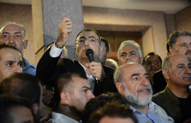 Türkiye darbe girişimine karşı ayakta