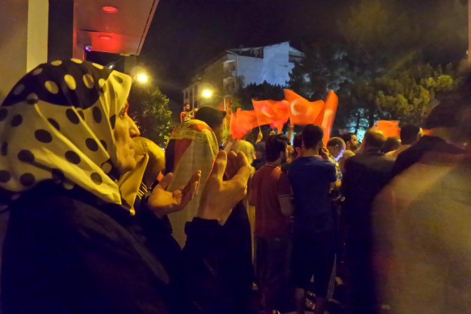 Türkiye darbe girişimine karşı ayakta