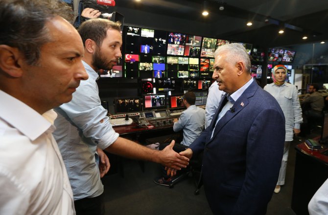 Başbakan Yıldırım'dan TRT'ye "Geçmiş olsun" ziyareti