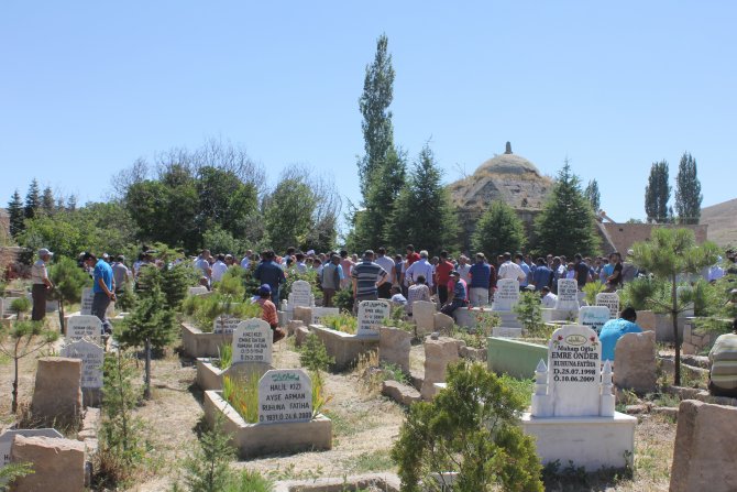 Demokrasi şehitleri son yolculuklarına uğurlanıyor