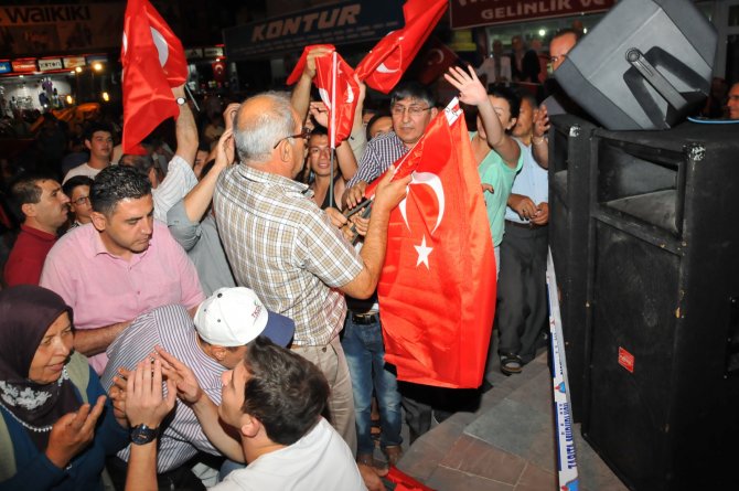 Akşehir'de demokrasi nöbeti tutanlara ikram