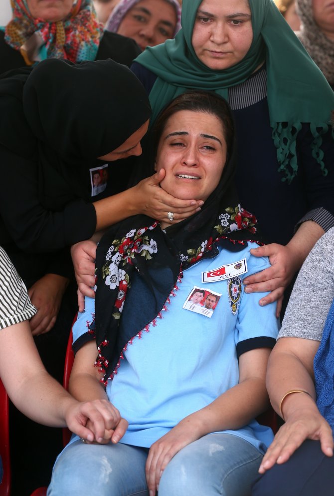 Şehitlerimizi uğurluyoruz