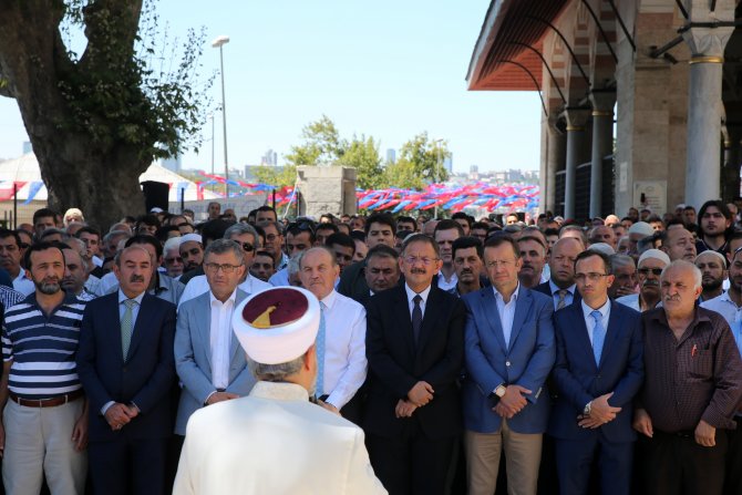 Şehitler için gıyabi cenaze namazı kılındı