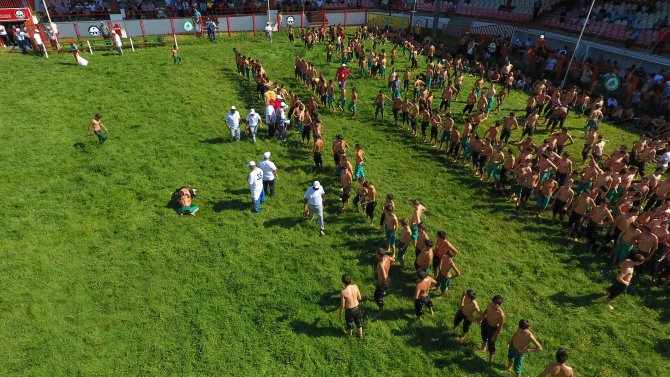 Minik pehlivanlar er meydanına çıktı