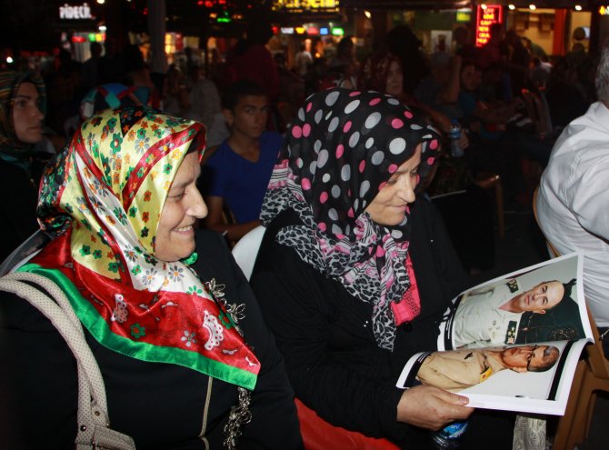 AA'nın "Dakika Dakika FETÖ'nün Darbe Girişimi" kitabı Trabzon'da dağıtıldı