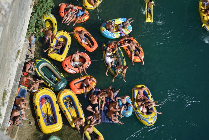 Mostar Köprüsü'nde 450. geleneksel atlama yarışları