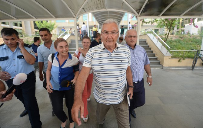 GÜNCELLEME - Eski CHP Genel Başkanı Baykal, Antalya Adliyesinde