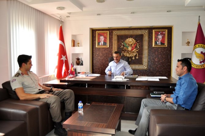 Üsteğmen Çelik'ten Başkan Tutal'a ziyaret etti