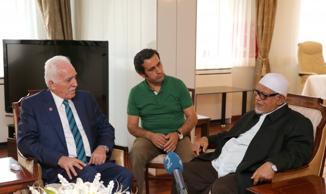 "Durgun suyun altında balıktan fazla timsah varmış"