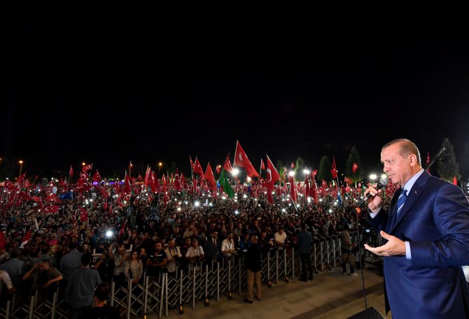 Erdoğan, Cumhurbaşkanlığı Külliyesi'nde vatandaşlara seslendi