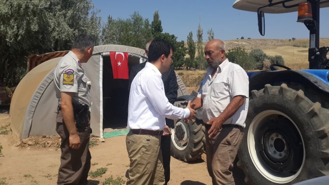 Kaymakam Uzun, şehit babasını ziyaret etti