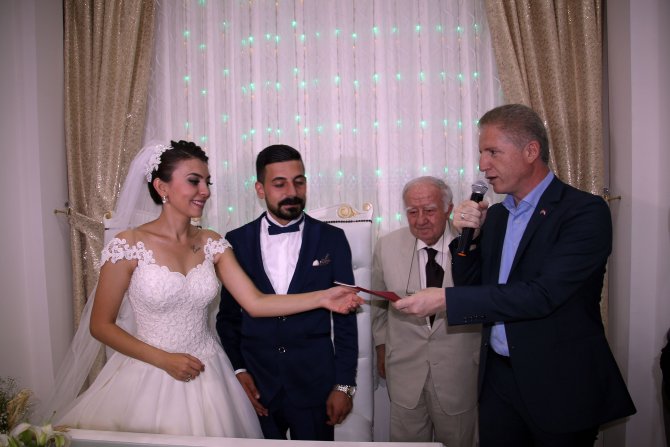 Sivas Valisi Gül, nikah şahitliği yaptı