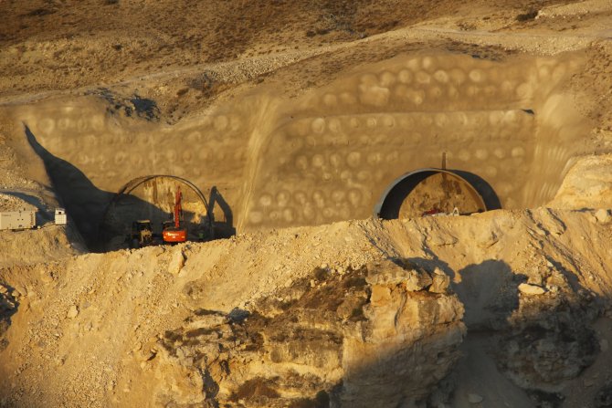 Bölünmüş yol inşaatında "kuş cenneti" hassasiyeti