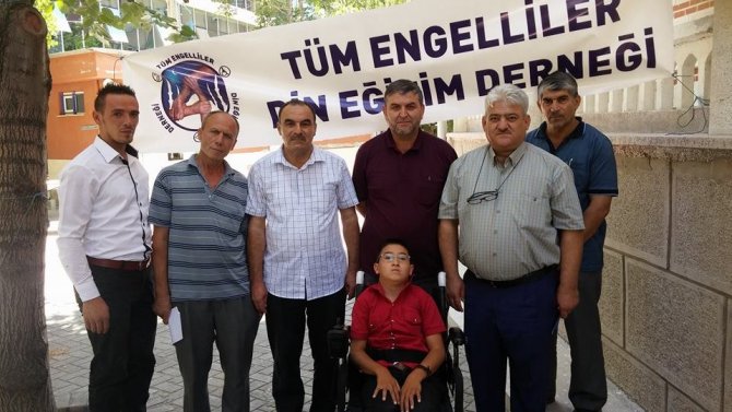 Karapınar'da engelli çocuğa akülü araba hediye edildi