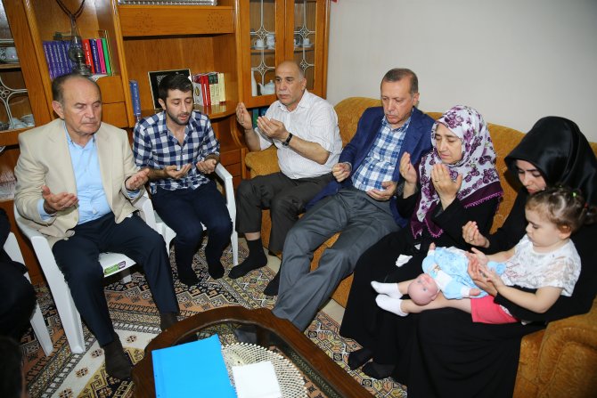 Cumhurbaşkanı Erdoğan'dan şehit ailelerine ziyaret