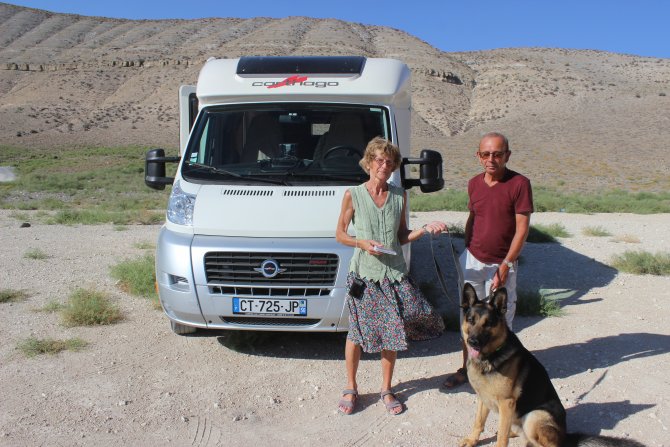 Fransız çift Acıgöl'de kamp yaptı