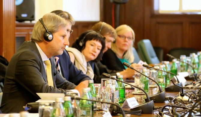 AB Komiseri Hahn Sırbistan'da