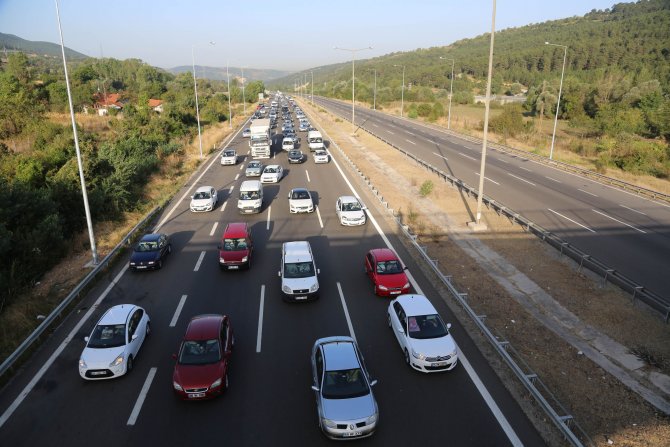 TEM Otoyolu'nda bayram yoğunluğu