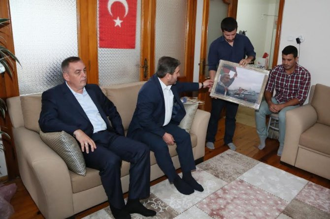 Eyüplü şehitlerin ailelerine bayram ziyareti