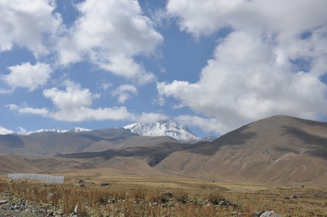 Erciyes'e mevsimin ilk karı yağdı