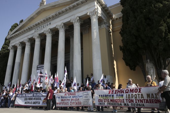 Yunanistan'da kemer sıkma karşıtı gösteri
