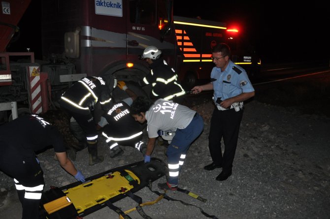 Sıkışan sürücünün imdadına itfaiye yetişti