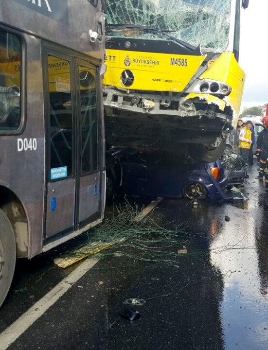 İstanbul'daki metrobüs kazası