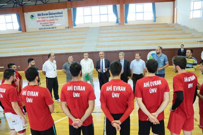 AEÜ Rektörü Karakaya, sporculara başarılar diledi