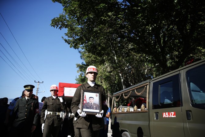 Şehitlerimizi uğurluyoruz