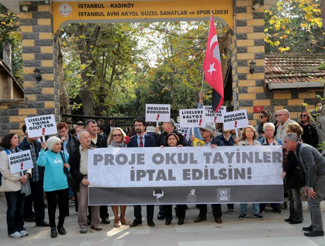 Proje okullarındaki tayinler protesto edildi