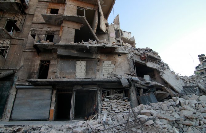 Halep'teki bombardımanda anıları enkaza gömüldü