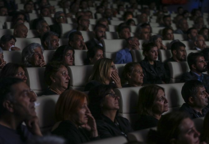 Kılıçdaroğlu, "Baba Ben de Gideyim Mi?" belgeselini izledi