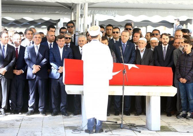 Eski Maliye Bakanı Unakıtan son yolculuğuna uğurlandı