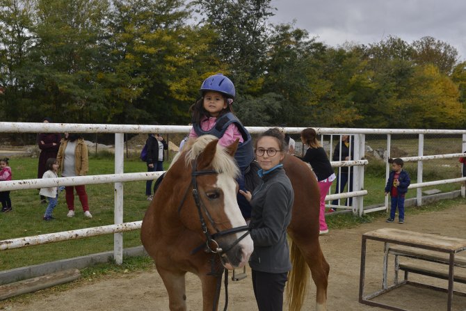 10 bin 758 çocuk ata bindi