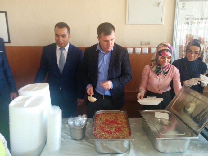 Ulaş'ta aşure dağıtıldı