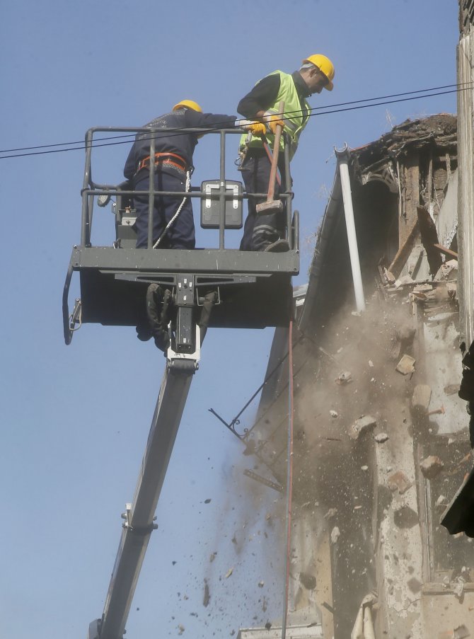 Fatih'te metruk binaların yıkımına başlandı