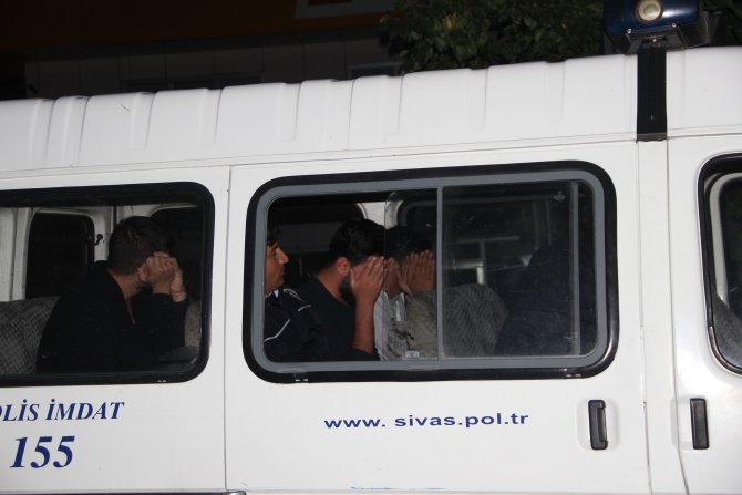 Sivas'ta öğrenci kavgası: 14 gözaltı