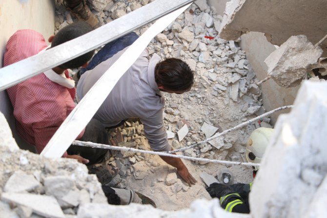 İdlib'de bir okulun bombalanması