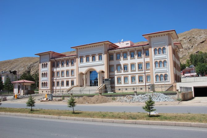 Zara Kaymakamlığı yeni binasına taşındı