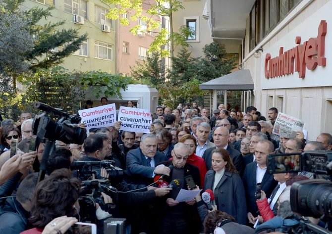 Cumhuriyet gazetesi yönetici ve yazarlarına yönelik soruşturma