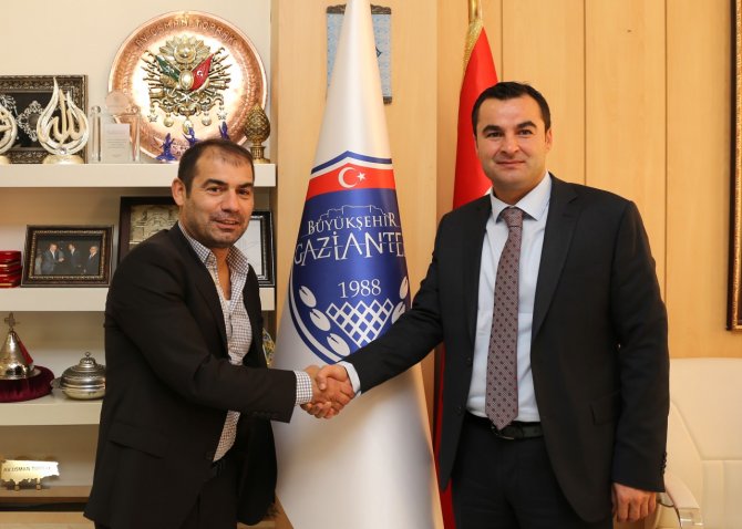 Büyükşehir Gaziantepspor'da Diyadin ile sözleşme imzalandı