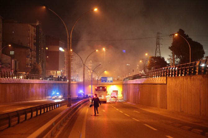 Kocaeli'de tüneldeki otomobil yangını trafiği aksattı