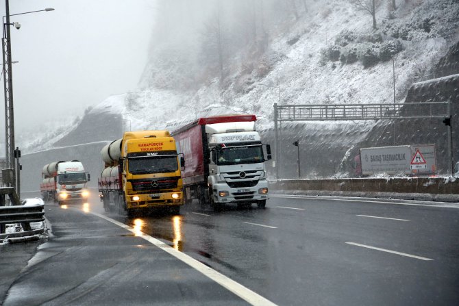 Bolu Dağı'ndaki kar yağışı