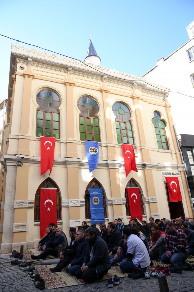 Tarihi Şahsuvar Bey Camisi ibadete açıldı